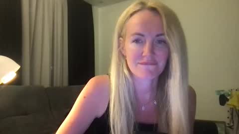 Snapshot of babe_dia chatting on 2, 6, 2026 babe_dia online show from 2, 6, 2026