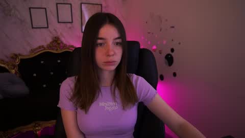 Snapshot of babe_dollie chatting on 19, 4, 2026 Babe online show from 19, 4, 2026