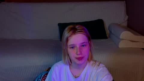 Snapshot of babees_eva chatting on 19, 7, 2026 Sweety Eva online show from 19, 7, 2026