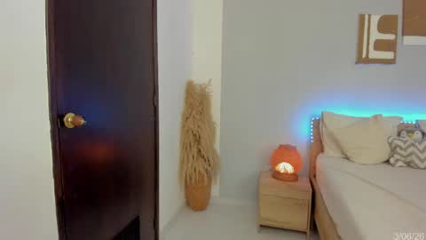 Snapshot of babesexy19_ chatting on 4, 6, 2026 itzell online show from 4, 6, 2026