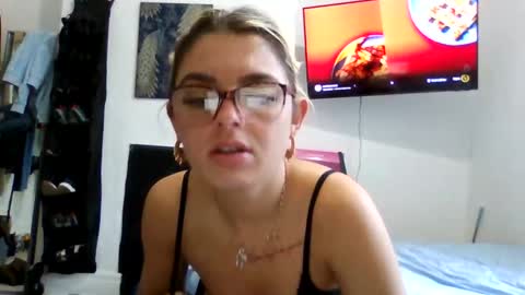 baby_girls2224 online show from 9, 2, 2026