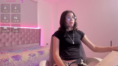 Snapshot of baby_glow01 chatting on 11, 10, 2025 baby_glow01 online show from 11, 10, 2025