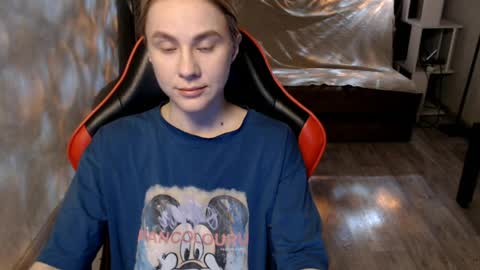 baby_kitte online show from 4, 4, 2026