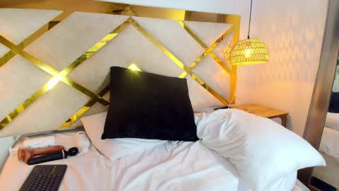 baby_scarleth_ online show from 9, 4, 2026