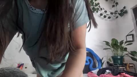 Snapshot of babyymango_ chatting on 22, 12, 2025 Gisselle online show from 22, 12, 2025