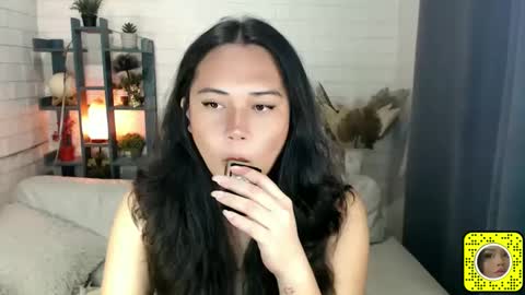   online show from 10, 1, 2025