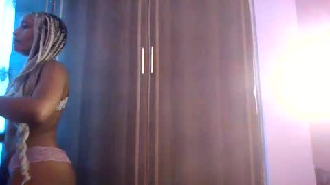 Snapshot of badgalheloves chatting on 25, 5, 2026 badgalheloves online show from 25, 5, 2026