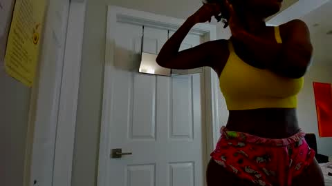 Snapshot of badgurldnay chatting on 17, 9, 2025 badgurldnay online show from 17, 9, 2025