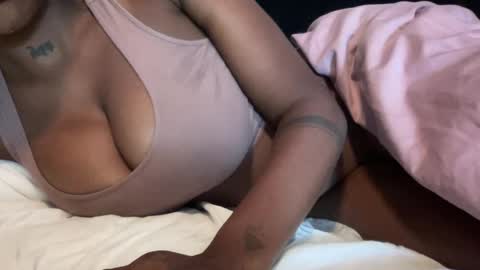 Snapshot of badgurldnay chatting on 8, 10, 2025 badgurldnay online show from 8, 10, 2025