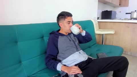 Juan Help us reach 100 likes online show from 27, 9, 2025