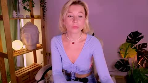 Snapshot of balerinacappuccino_ chatting on 1, 7, 2026 Elly online show from 1, 7, 2026