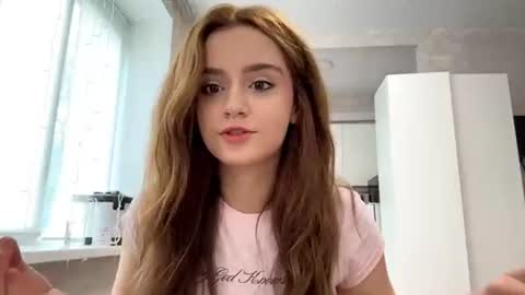 Lola  online show from 9, 7, 2026