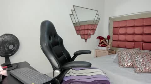 Snapshot of barbaraknox_ chatting on 12, 12, 2024 Barbara online show from 12, 12, 2024