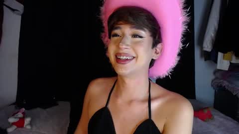 Snapshot of barbie_boy_ chatting on 6, 12, 2024 I work from home this is my room 3 online show from 6, 12, 2024