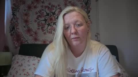 Snapshot of barbiegirl966 chatting on 31, 5, 2026 barbiegirl966 online show from 31, 5, 2026