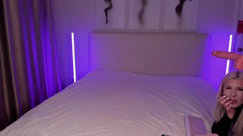 Snapshot of barbielina_ chatting on 5, 5, 2026 Emma online show from 5, 5, 2026