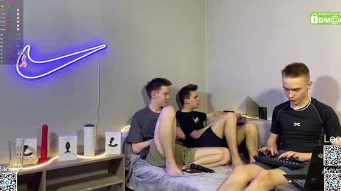 Snapshot of barney_kevin chatting on 7, 3, 2025 Fansly Barney and Kevin T online show from 7, 3, 2025