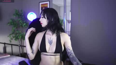 Snapshot of bayonetta_doll chatting on 18, 12, 2025 BAYONETTA DOLL online show from 18, 12, 2025