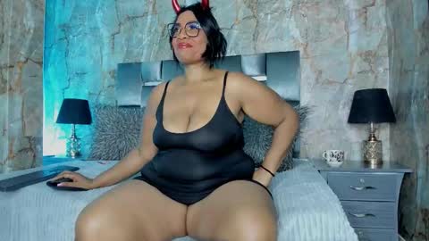 Bbwlatina01 online show from 28, 11, 2025