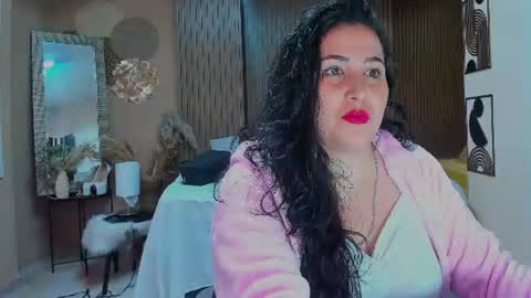 Snapshot of bbwluxurymuse chatting on 10, 6, 2026 bbwluxurymuse online show from 10, 6, 2026