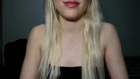 Snapshot of bea_trix77 chatting on 11, 11, 2025 Yours sweet Bea 3 online show from 11, 11, 2025