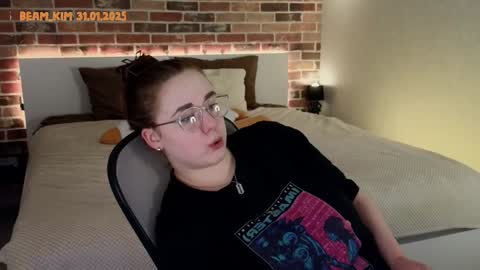 kim3 INDEPENDENT MODEL online show from 31, 1, 2025