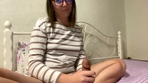 Snapshot of beatricetender chatting on 28, 10, 2025 BeatriceTender online show from 28, 10, 2025
