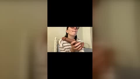 Snapshot of beatricetender chatting on 5, 12, 2025 BeatriceTender online show from 5, 12, 2025