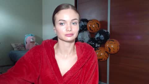 Snapshot of beauty_fruity chatting on 12, 11, 2025 Maria online show from 12, 11, 2025