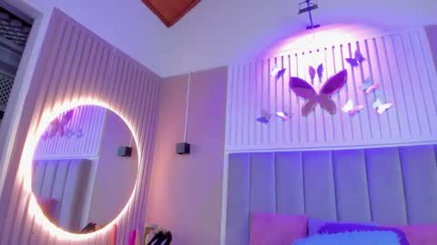 Snapshot of beauty_milf4 chatting on 17, 1, 2026 Chantall online show from 17, 1, 2026