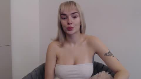 POLLY online show from 8, 10, 2025