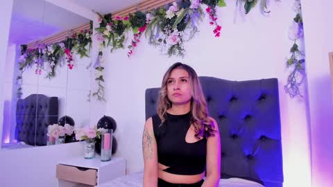 Snapshot of beccamilanni chatting on 5, 2, 2025 beccamilanni online show from 5, 2, 2025