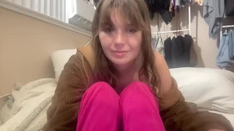 Snapshot of beebeebuzzzzzz chatting on 16, 2, 2026 beebeebuzzzzzz online show from 16, 2, 2026