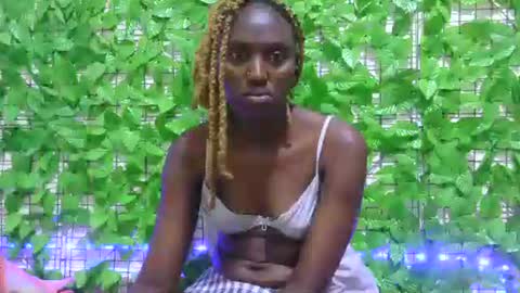 Snapshot of beib_love chatting on 15, 9, 2025 beib_love online show from 15, 9, 2025