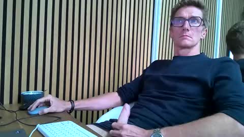 Snapshot of belami_france chatting on 18, 9, 2025 SexFriendFrance online show from 18, 9, 2025