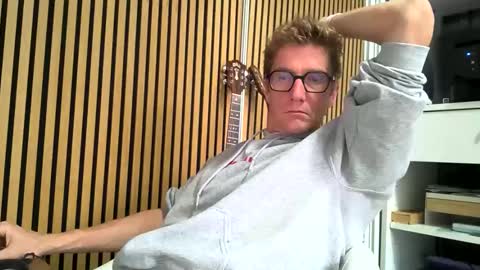 Snapshot of belami_france chatting on 3, 10, 2025 SexFriendFrance online show from 3, 10, 2025