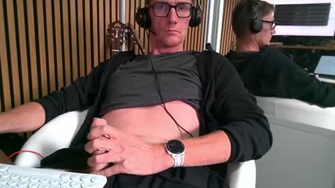 Snapshot of belami_france chatting on 21, 10, 2025 SexFriendFrance online show from 21, 10, 2025