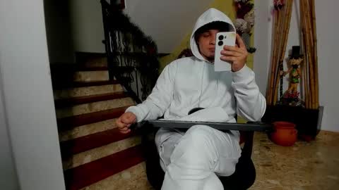 independent model online show from 25, 11, 2025