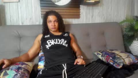independent model online show from 26, 5, 2026