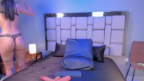 Snapshot of belanny_ chatting on 2, 5, 2026 Bella online show from 2, 5, 2026