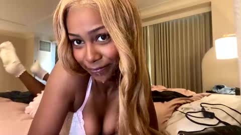 Snapshot of bella19sua chatting on 5, 10, 2025 bella19sua online show from 5, 10, 2025