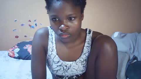 Snapshot of bella307697 chatting on 28, 11, 2025 Bella online show from 28, 11, 2025