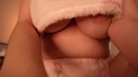 Snapshot of bella_adams_ chatting on 3, 12, 2025 isabella online show from 3, 12, 2025