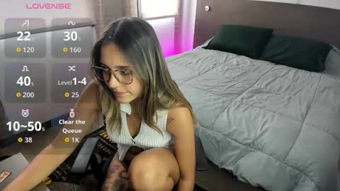 bella_blue_ online show from 15, 10, 2025