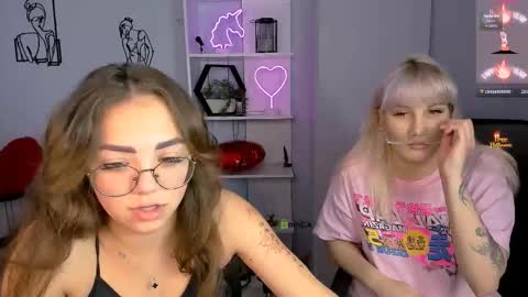 Snapshot of bella_cute12 chatting on 7, 11, 2025 Bella online show from 7, 11, 2025