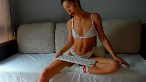 Anna  online show from 12, 9, 2025