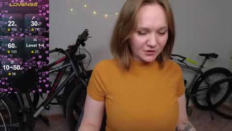 Snapshot of bella_murrrr chatting on 9, 10, 2025 Bella online show from 9, 10, 2025