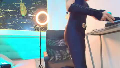     online show from 20, 11, 2025