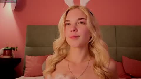 Snapshot of bella_stewarttt chatting on 9, 7, 2026 Bella NEW ROOM online show from 9, 7, 2026