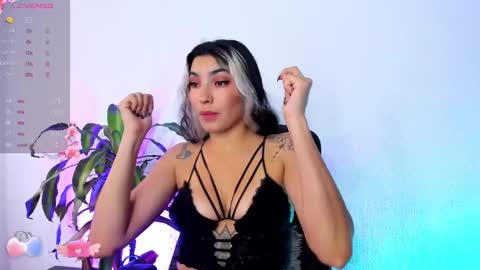 Snapshot of bella_thorne3 chatting on 6, 12, 2024 Bella online show from 6, 12, 2024